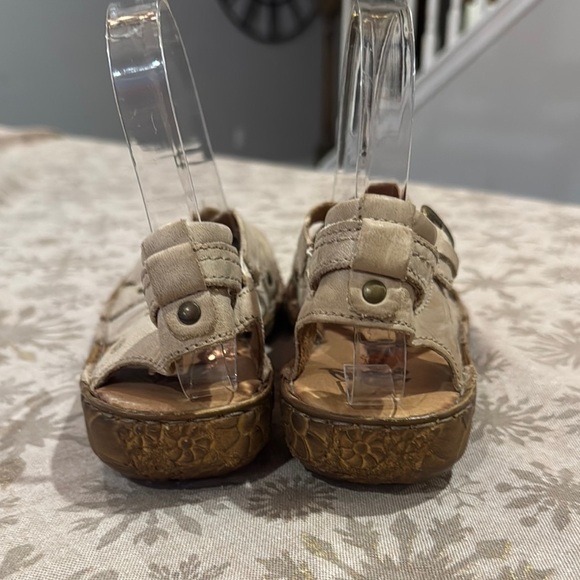 Earth Spirit Beige Leather Sandals - Picture 4 of 5